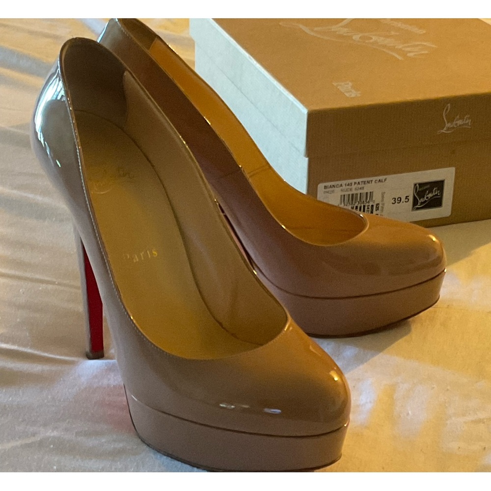 Christian Louboutin Bianca Nude patent leather 39.5 box, heel taps